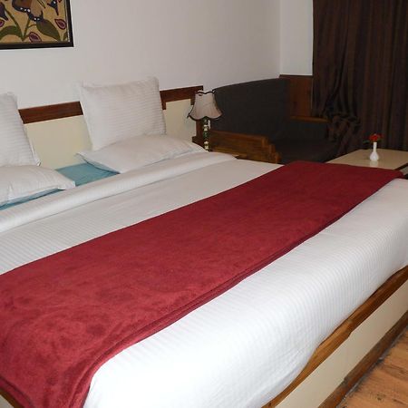 Standard Hotel And Resturant Srinagar  Exterior photo