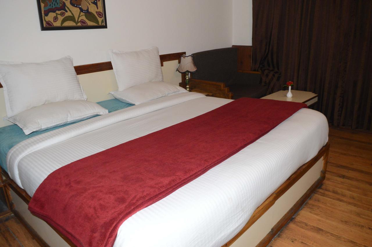 Standard Hotel And Resturant Srinagar  Exterior photo
