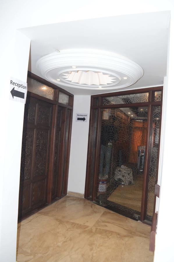 Standard Hotel And Resturant Srinagar  Exterior photo