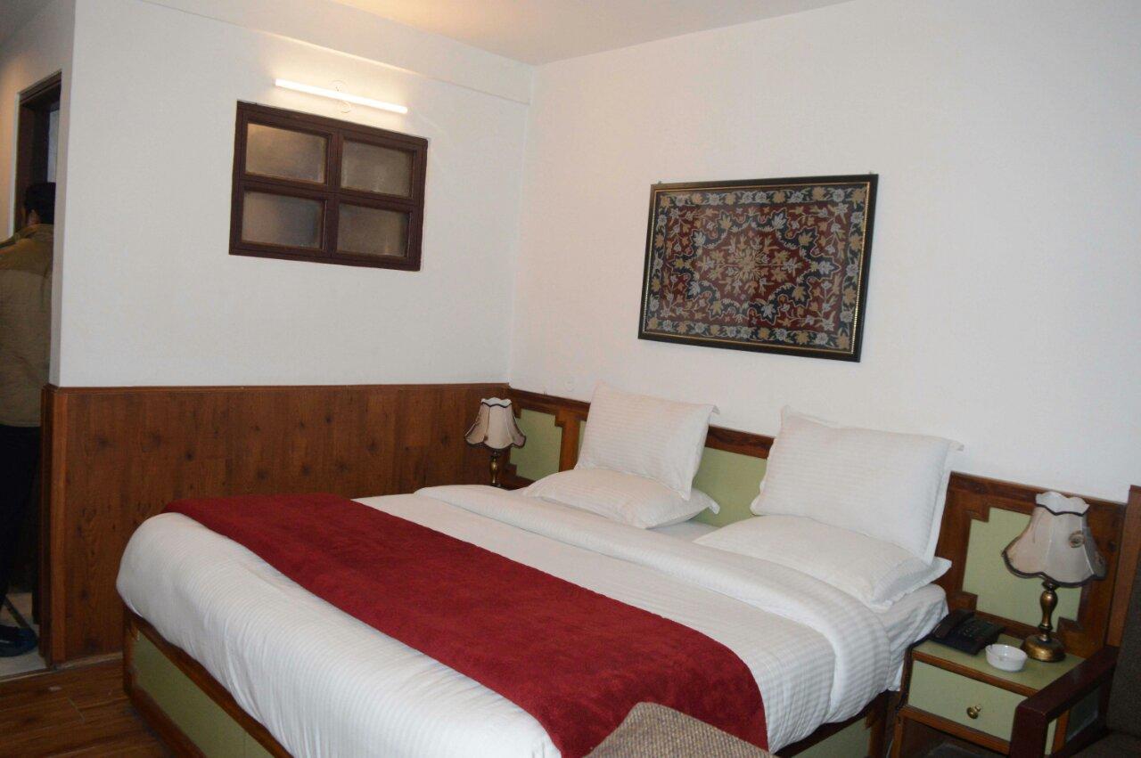 Standard Hotel And Resturant Srinagar  Exterior photo