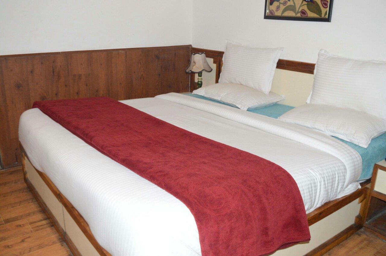 Standard Hotel And Resturant Srinagar  Exterior photo