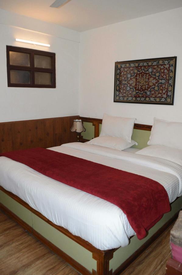 Standard Hotel And Resturant Srinagar  Exterior photo
