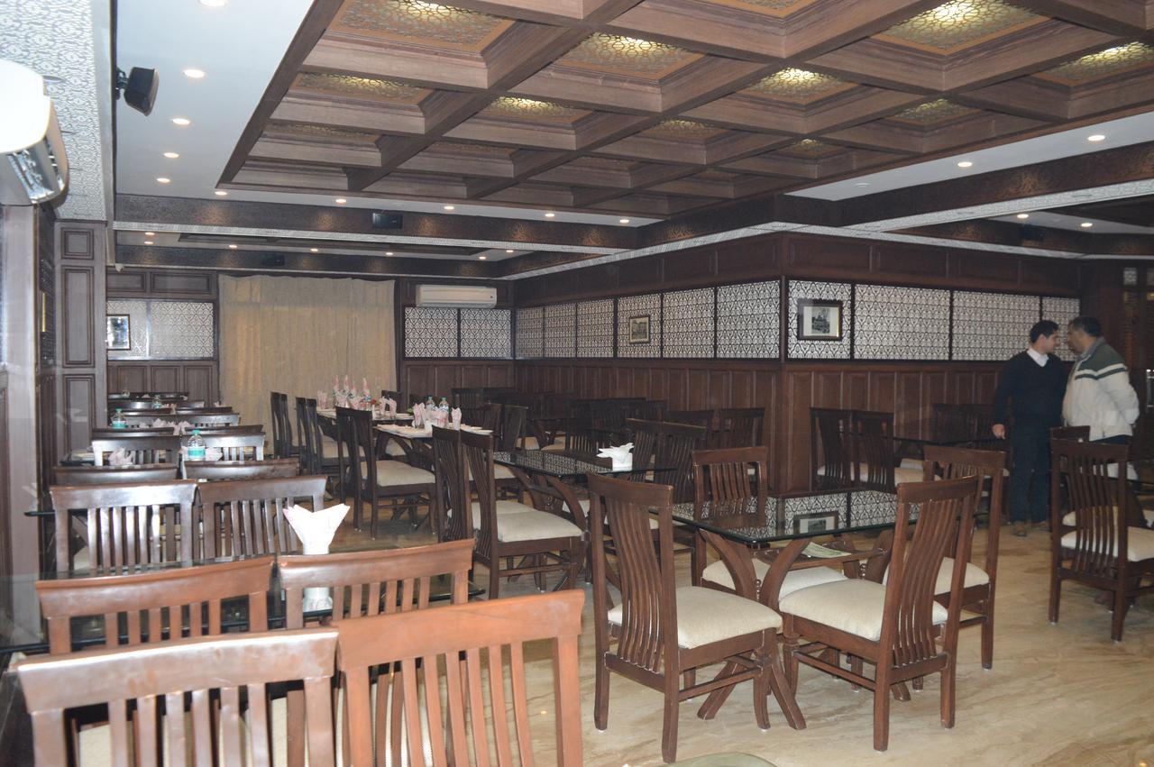 Standard Hotel And Resturant Srinagar  Exterior photo