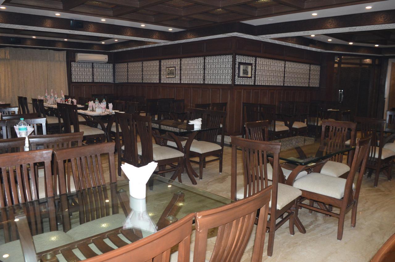 Standard Hotel And Resturant Srinagar  Exterior photo